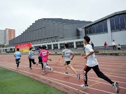 广东男篮在俱乐部杯首战中遭遇山西男篮，惜败对手，全场表现不佳，外援缺席，主力缺阵，山西男篮凭借高效进攻取得胜利。